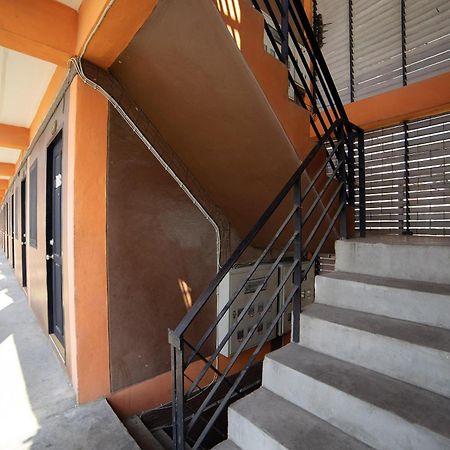 Oyo 560 Chang Hostel Suvarnabhumi 방콕 외부 사진