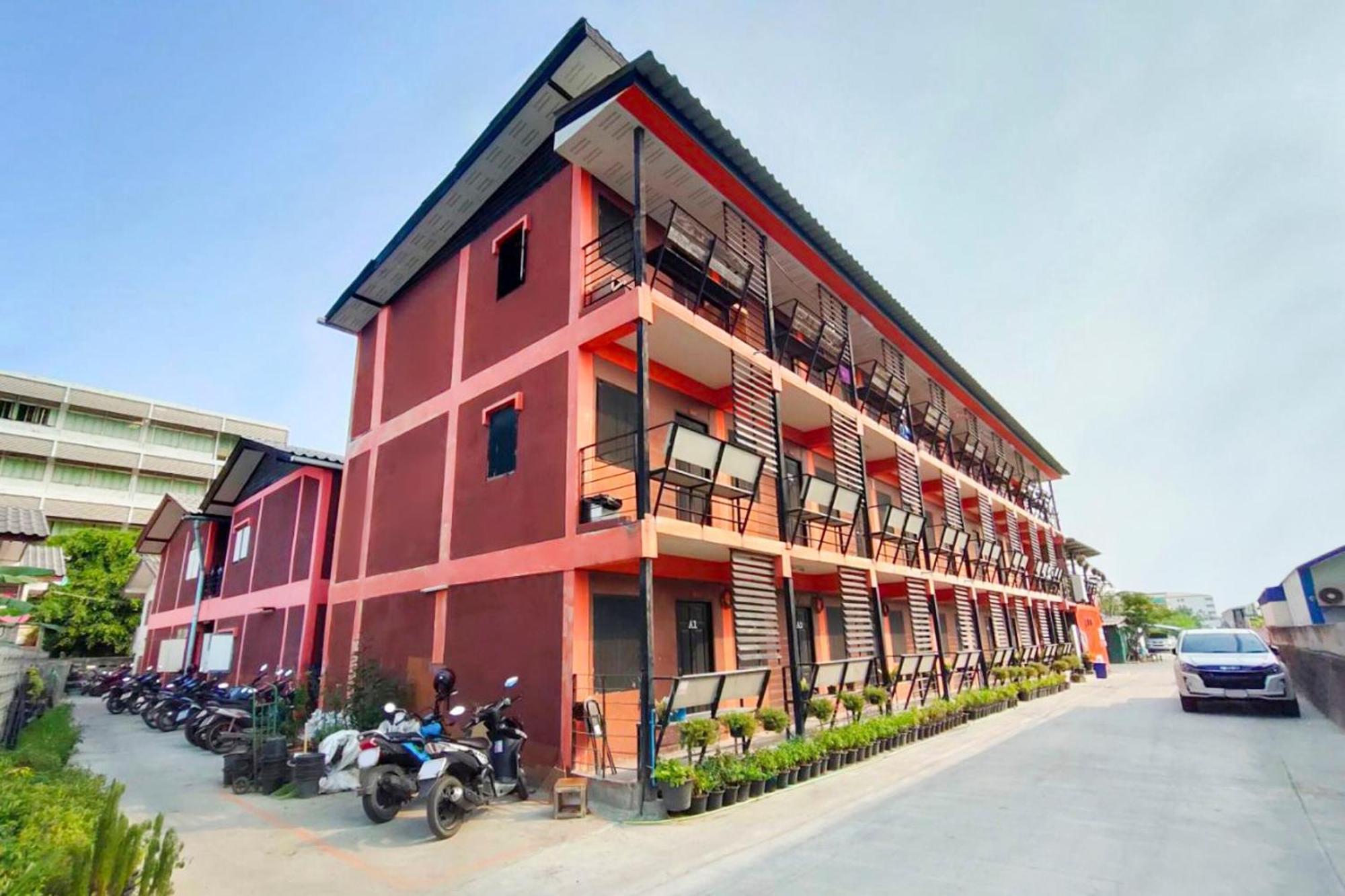 Oyo 560 Chang Hostel Suvarnabhumi 방콕 외부 사진