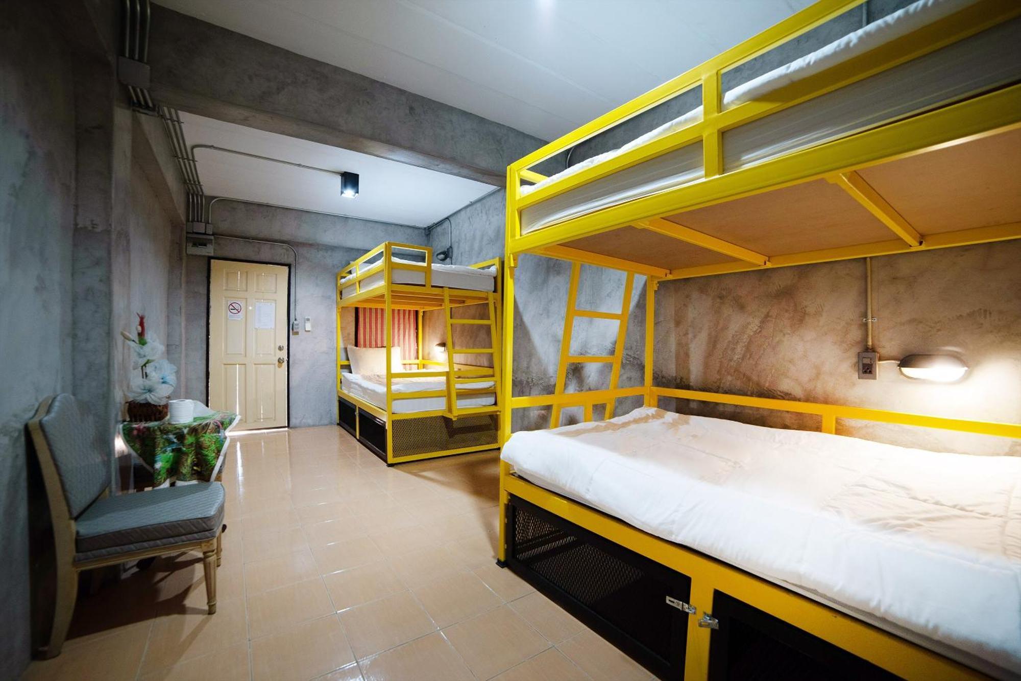 Oyo 560 Chang Hostel Suvarnabhumi 방콕 외부 사진