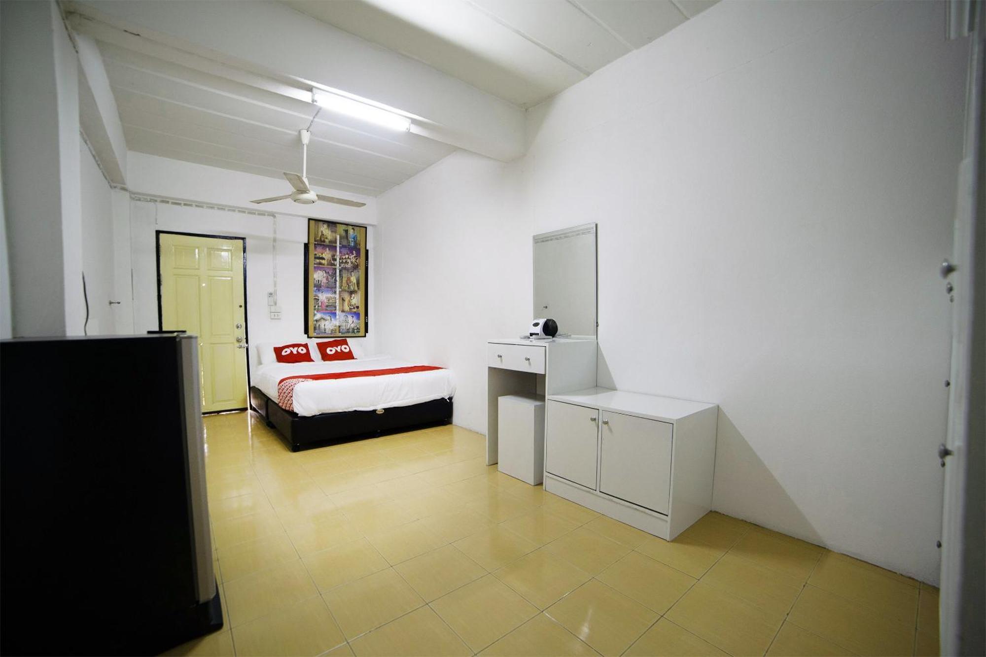 Oyo 560 Chang Hostel Suvarnabhumi 방콕 외부 사진