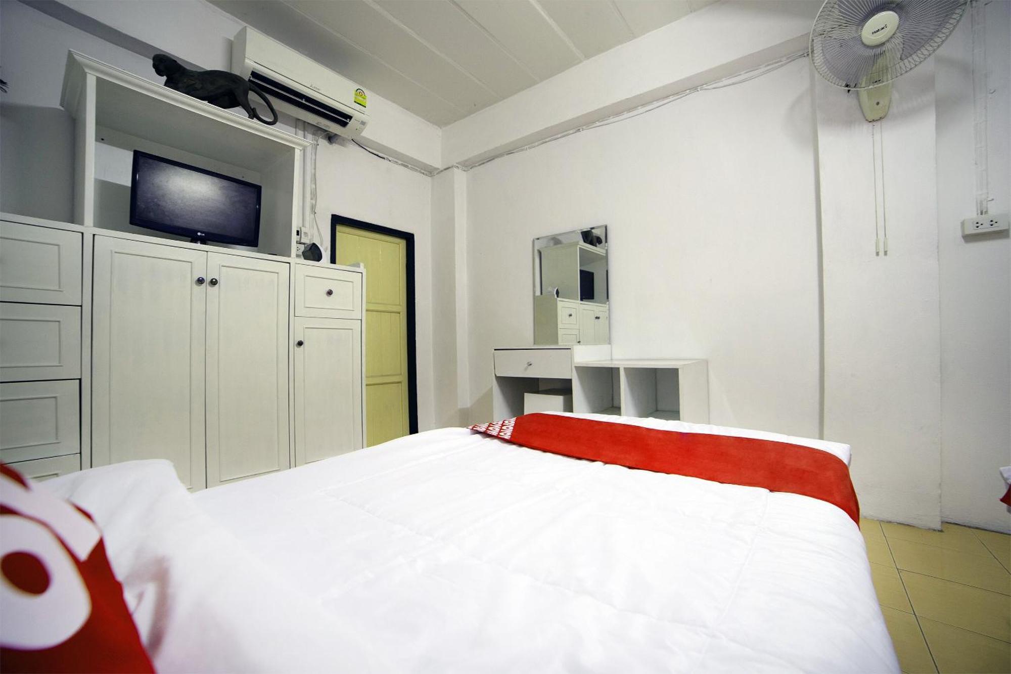 Oyo 560 Chang Hostel Suvarnabhumi 방콕 외부 사진